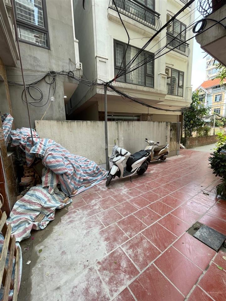 Nhà đẹp ở ngay  6 tầng thang máy  oto đỗ gần nhà  tiện ích xung quanh