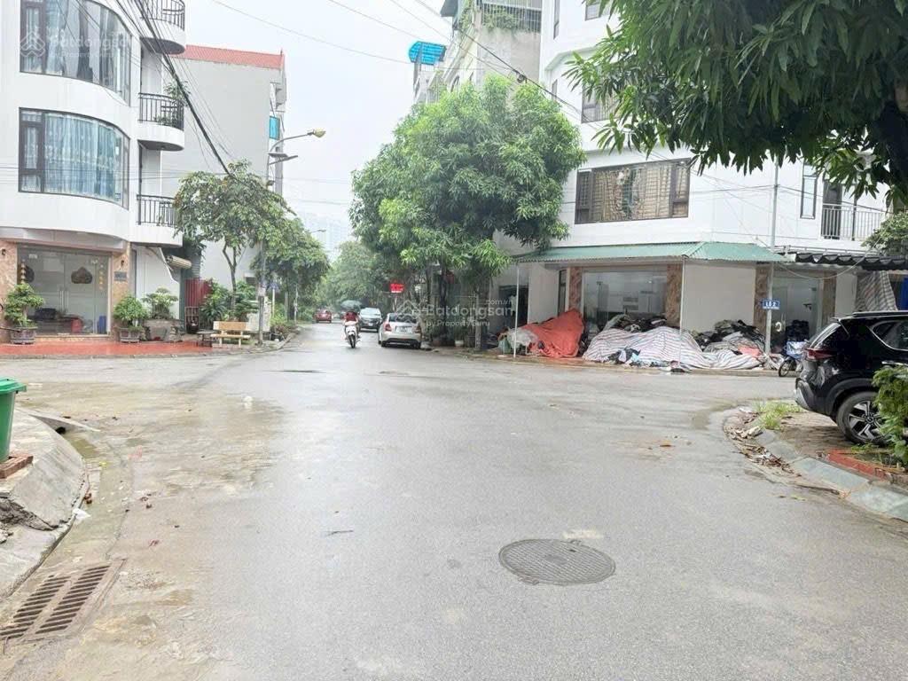 Nhà mới ở ngay vỉa hè kinh doanh phân lô  ô tô tránh khu tđc mở rộng đường tu hoàng.