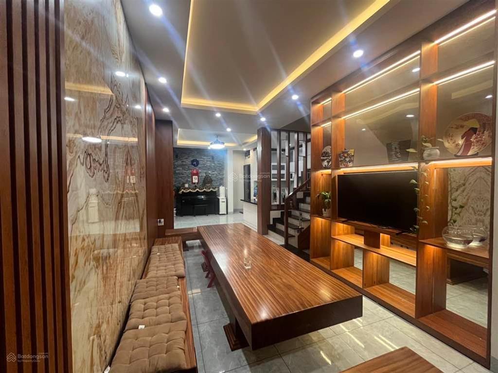 Chính chủ gửi bán nhà đẹp an dương vươngô tô ngủ trong nhà.