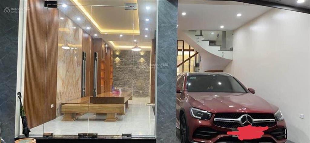 Chính chủ gửi bán nhà đẹp an dương vươngô tô ngủ trong nhà.