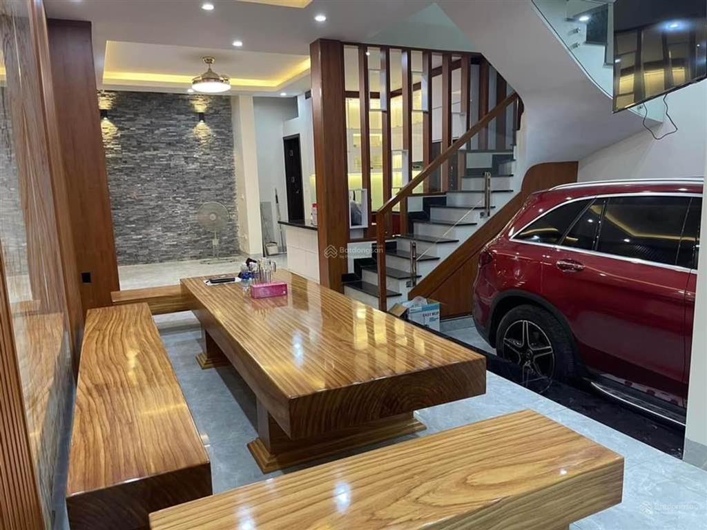 Chính chủ gửi bán nhà đẹp an dương vươngô tô ngủ trong nhà.