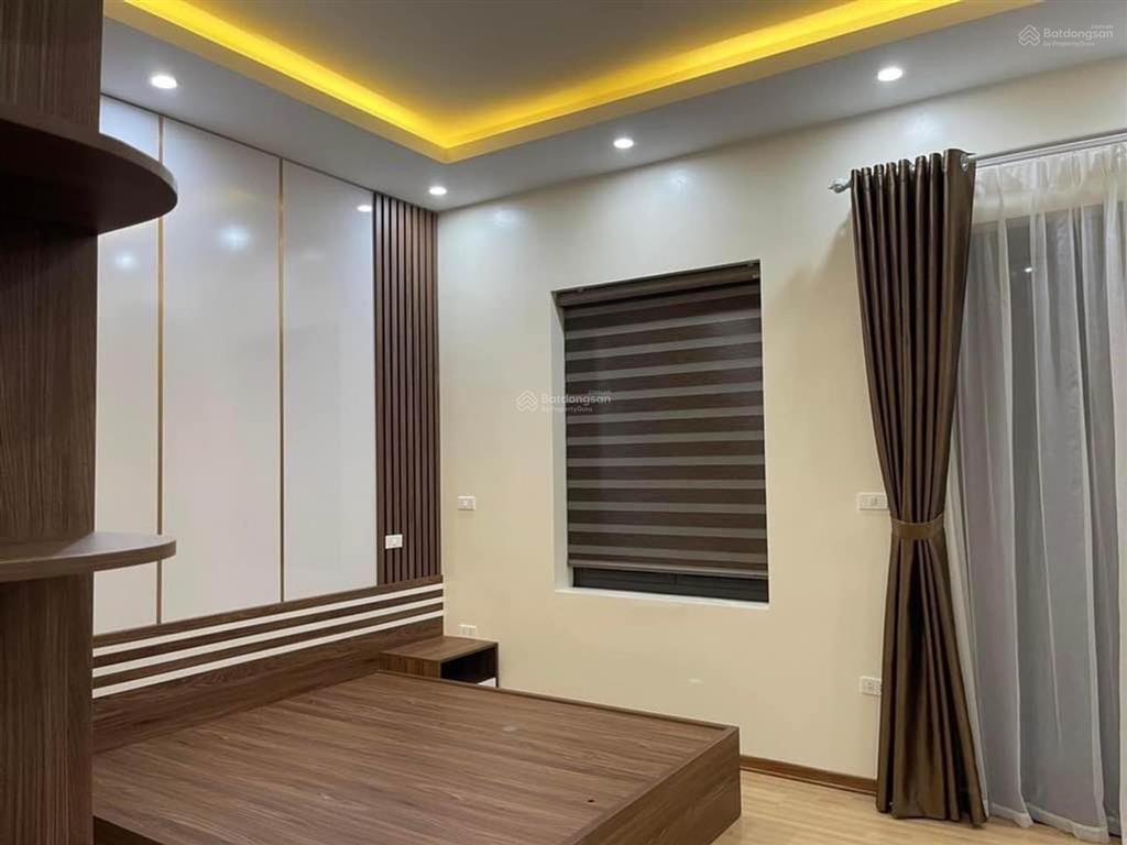 Chính chủ gửi bán nhà đẹp an dương vươngô tô ngủ trong nhà.