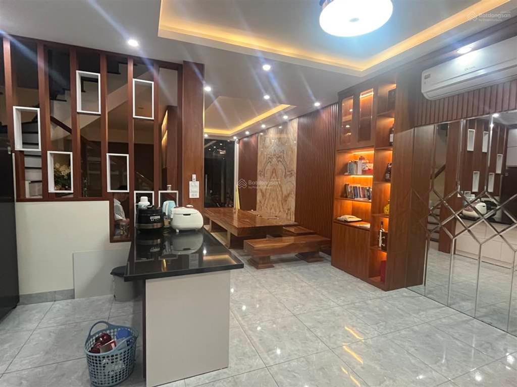Chính chủ gửi bán nhà đẹp an dương vươngô tô ngủ trong nhà.