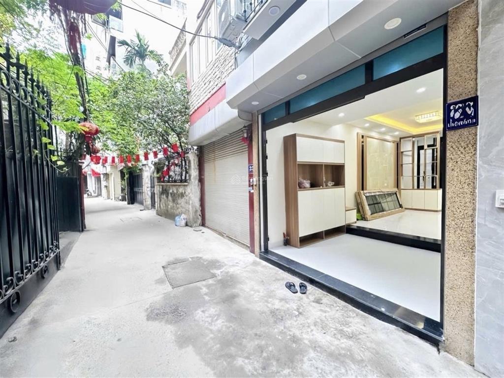 Lạc long quân 6 tầng thang máy  ngõ thông kinh doanh  ô tô 7 chỗ qua nhà.
