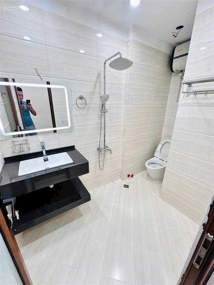 Lạc long quân 6 tầng thang máy  ngõ thông kinh doanh  ô tô 7 chỗ qua nhà.