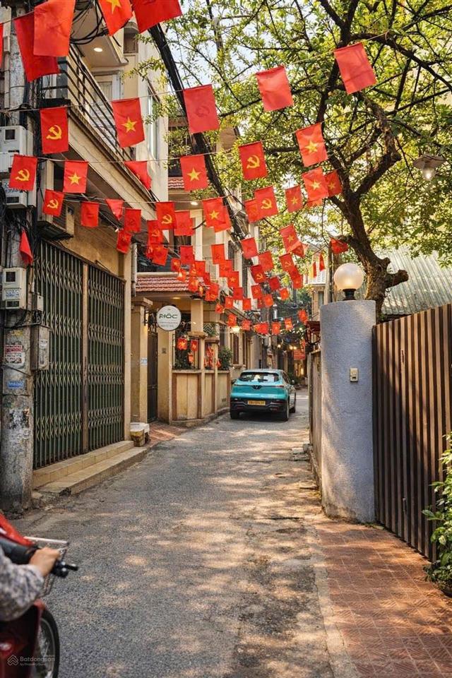 Nhà đẹp xuân đỉnh lô góc 3 thoáng  5 tầng thang máy ô tô con đỗ tận cứa  nhà mới tinh