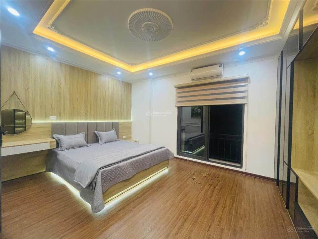 Nhà đẹp võ chí công  thang máy  ful nội thất  rất gần hô tây  diện tích rộng yên tĩnh.