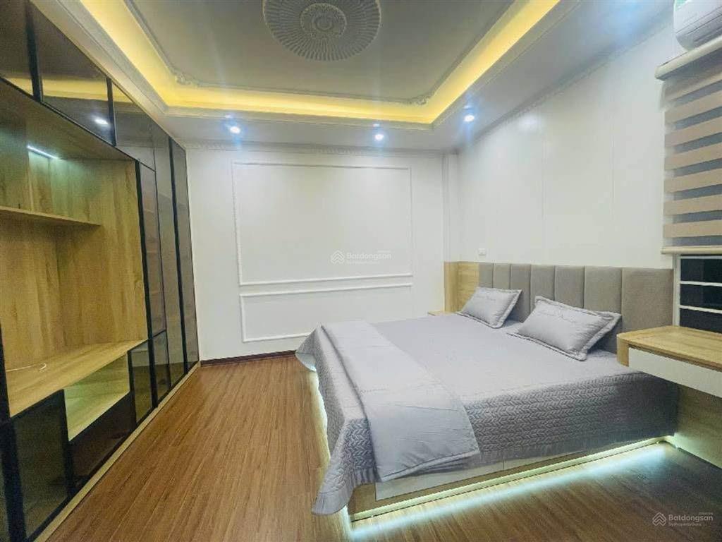 Nhà đẹp võ chí công  thang máy  ful nội thất  rất gần hô tây  diện tích rộng yên tĩnh.