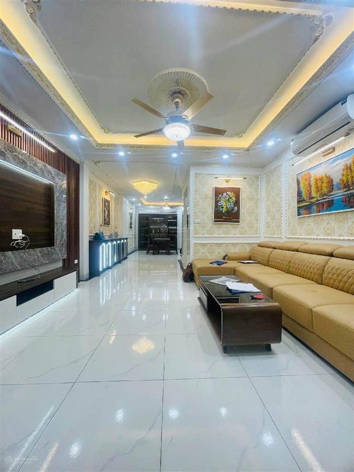 Nhà đẹp võ chí công  thang máy  ful nội thất  rất gần hô tây  diện tích rộng yên tĩnh.