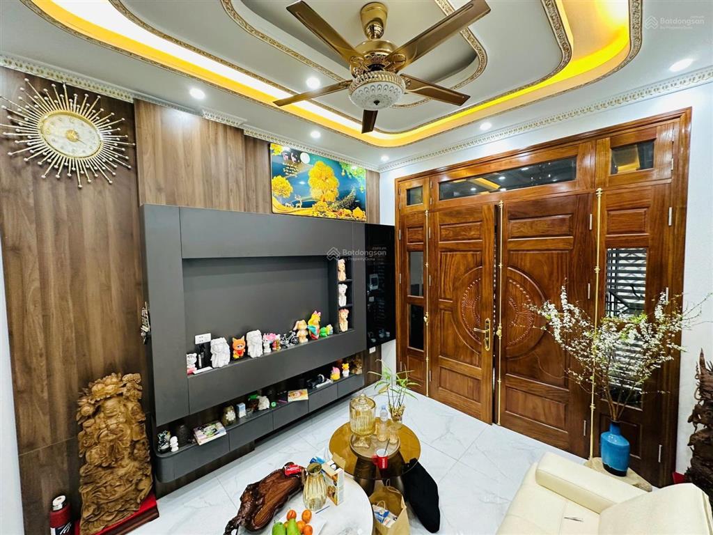 Hàng hiếm vĩnh phúc nhà dân xây khung cột bê tông chắc chắn 6 tầng cầu thang giữa