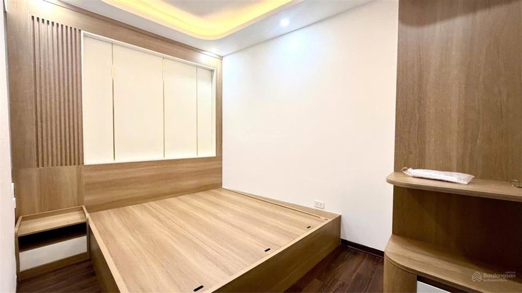 Nhà đẹp xuân đỉnh full đồ ở ngay
nhà dân xây chắc chắn, sẵn chờ thang máy.