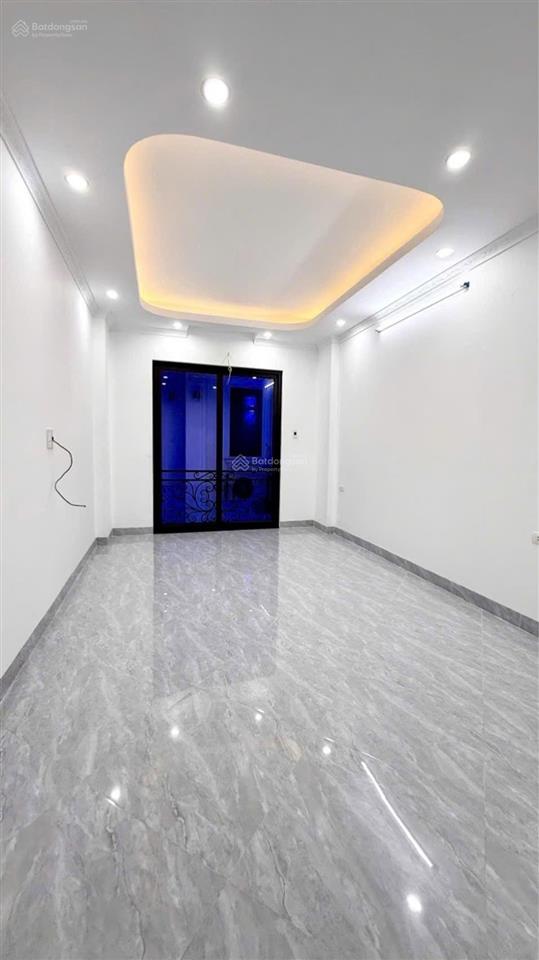 5 phút ra phố  nhà mới ở ngay. nhà sau 1 nhà mặt đường thụy phương, gần lớn nhưng cực kỳ yên tĩnh