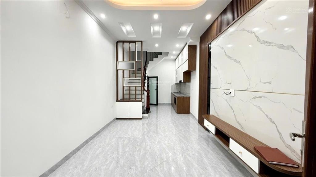 5 phút ra phố  nhà mới ở ngay. nhà sau 1 nhà mặt đường thụy phương, gần lớn nhưng cực kỳ yên tĩnh