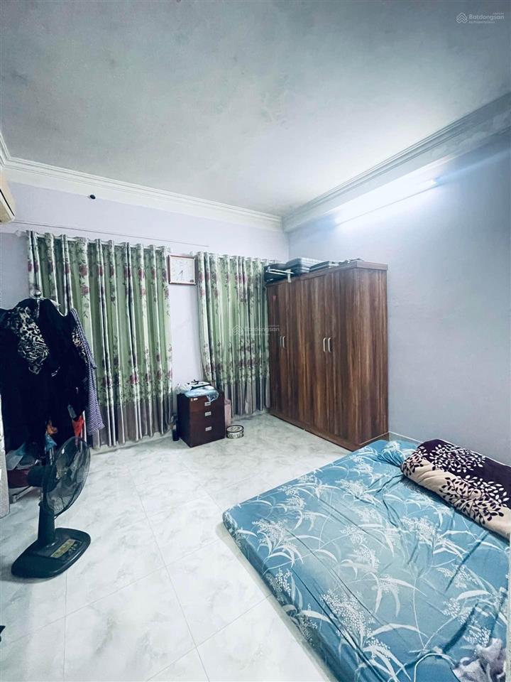 Nhà dân xây chắc chắn  lô góc  sổ vuông a4  20m ra ô tô