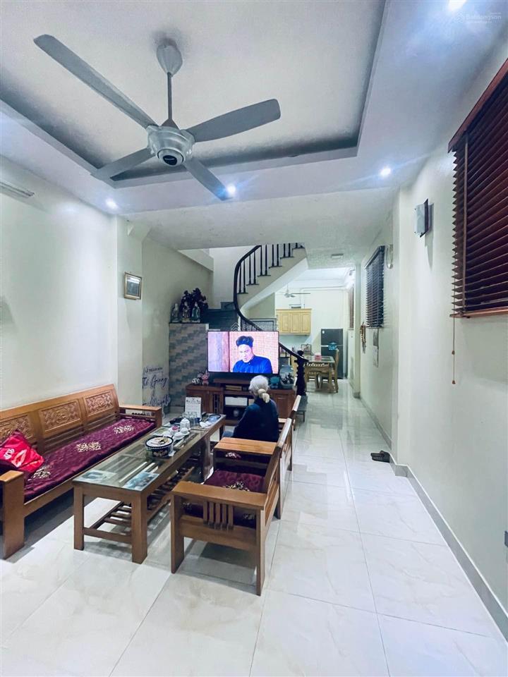 Nhà dân xây chắc chắn  lô góc  sổ vuông a4  20m ra ô tô