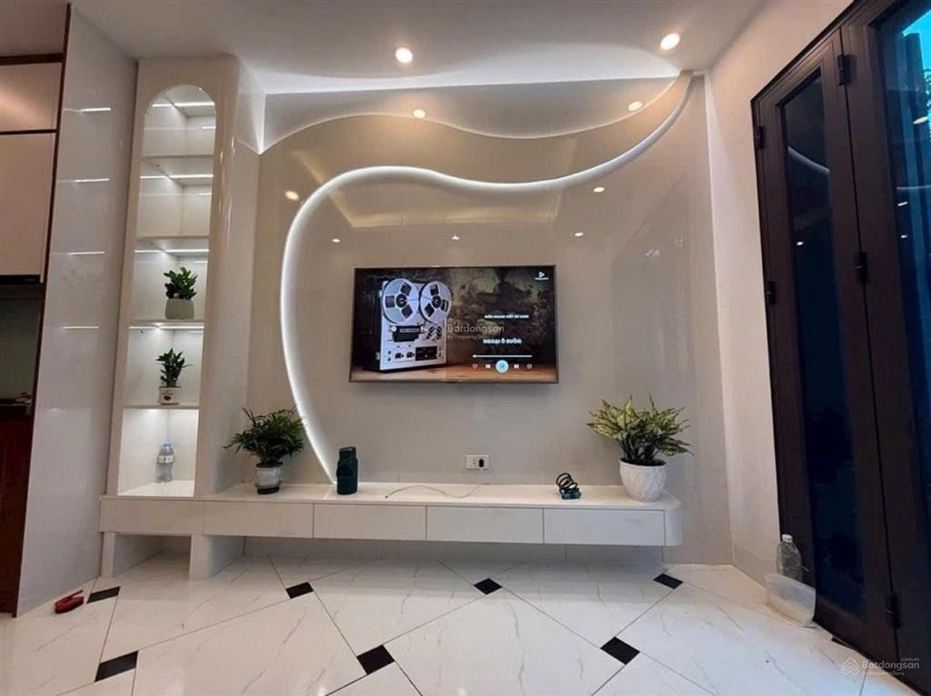 Lô góc 2 thoáng  ngõ rộng 2.5m view nhà văn hóa siêu đẹp xe máy để quanh sân rộng thênh thang