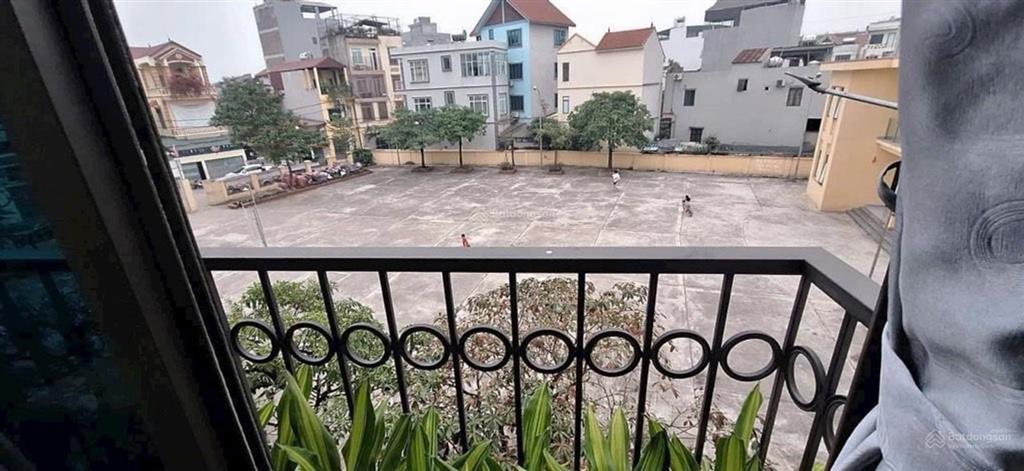 Lô góc 2 thoáng  ngõ rộng 2.5m view nhà văn hóa siêu đẹp xe máy để quanh sân rộng thênh thang