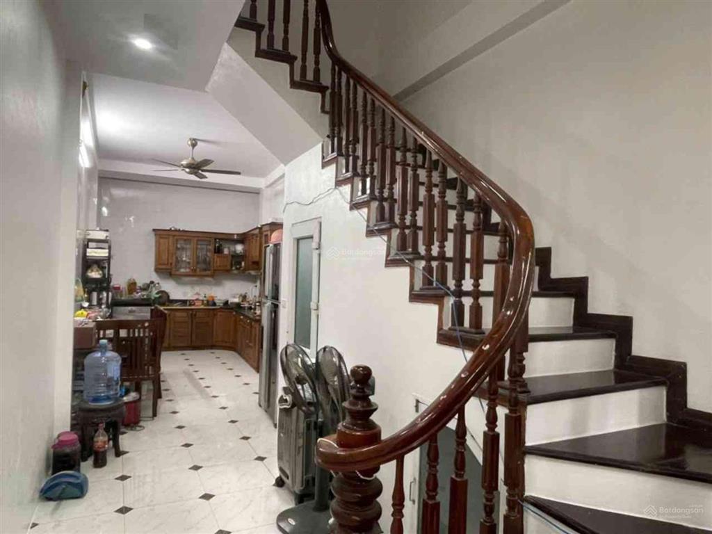 Ngõ thông  ô tô đỗ cửa nhà  cực gần phố  nhà đẹp ở ngay