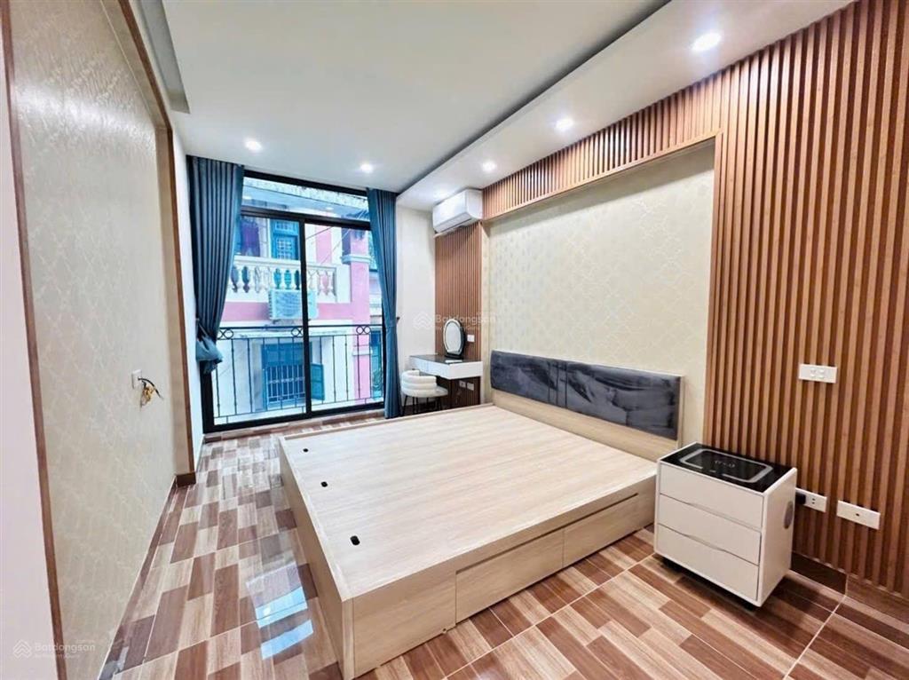 Lạc long quân 6 tầng thang máy  ngõ thông kinh doanh  ô tô 7 chỗ qua nhà