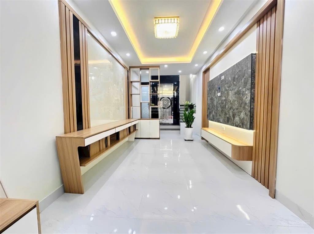 Lạc long quân 6 tầng thang máy  ngõ thông kinh doanh  ô tô 7 chỗ qua nhà