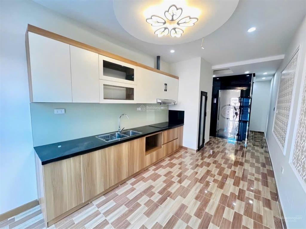 Lạc long quân 6 tầng thang máy  ngõ thông kinh doanh  ô tô 7 chỗ qua nhà