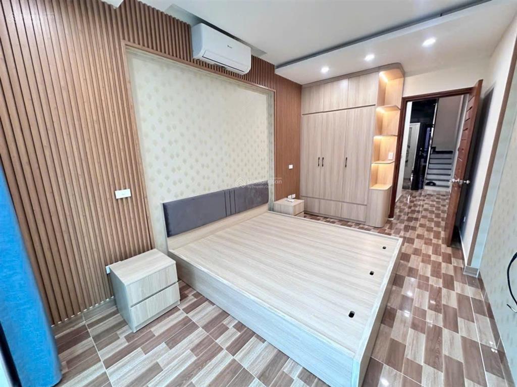 Lạc long quân 6 tầng thang máy  ngõ thông kinh doanh  ô tô 7 chỗ qua nhà