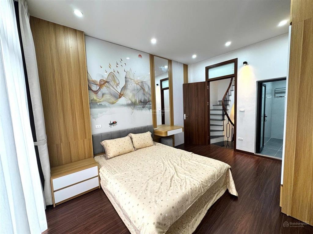 Bán nhà 4 tầng  lạc long quân, gần hồ tây