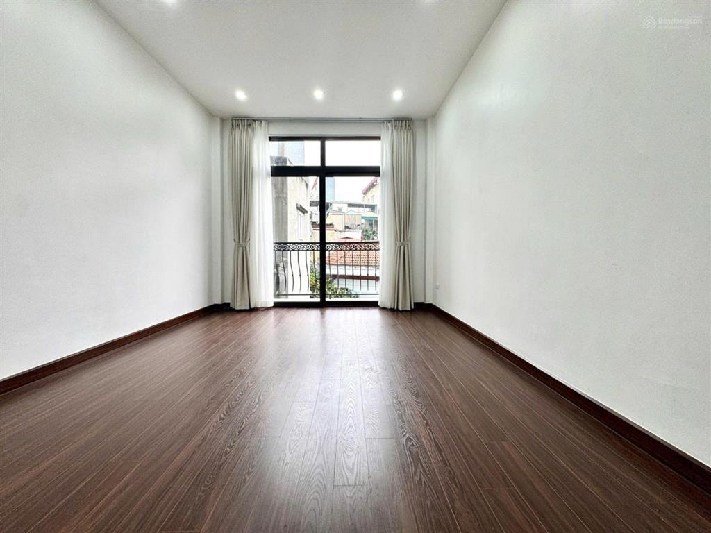 Bán nhà 4 tầng  lạc long quân, gần hồ tây