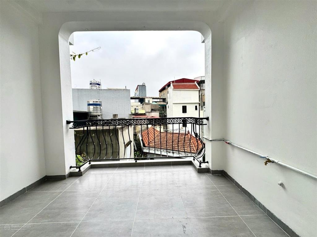 Bán nhà 4 tầng  lạc long quân, gần hồ tây