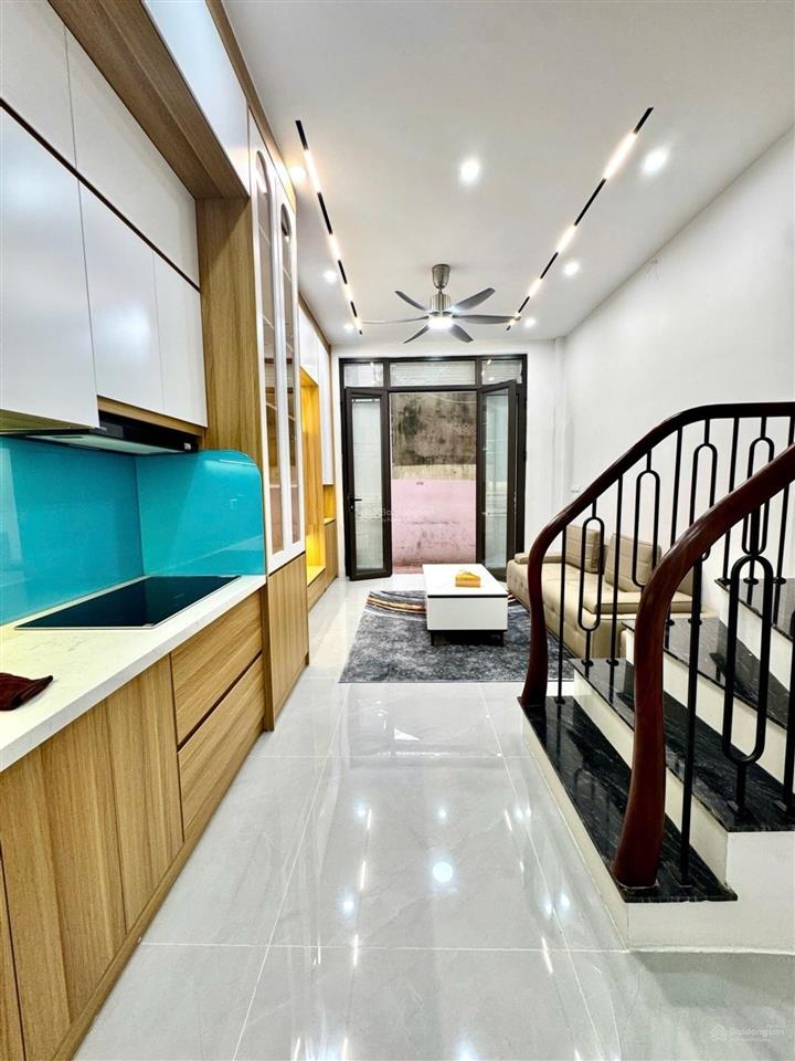Bán nhà 4 tầng  lạc long quân, gần hồ tây