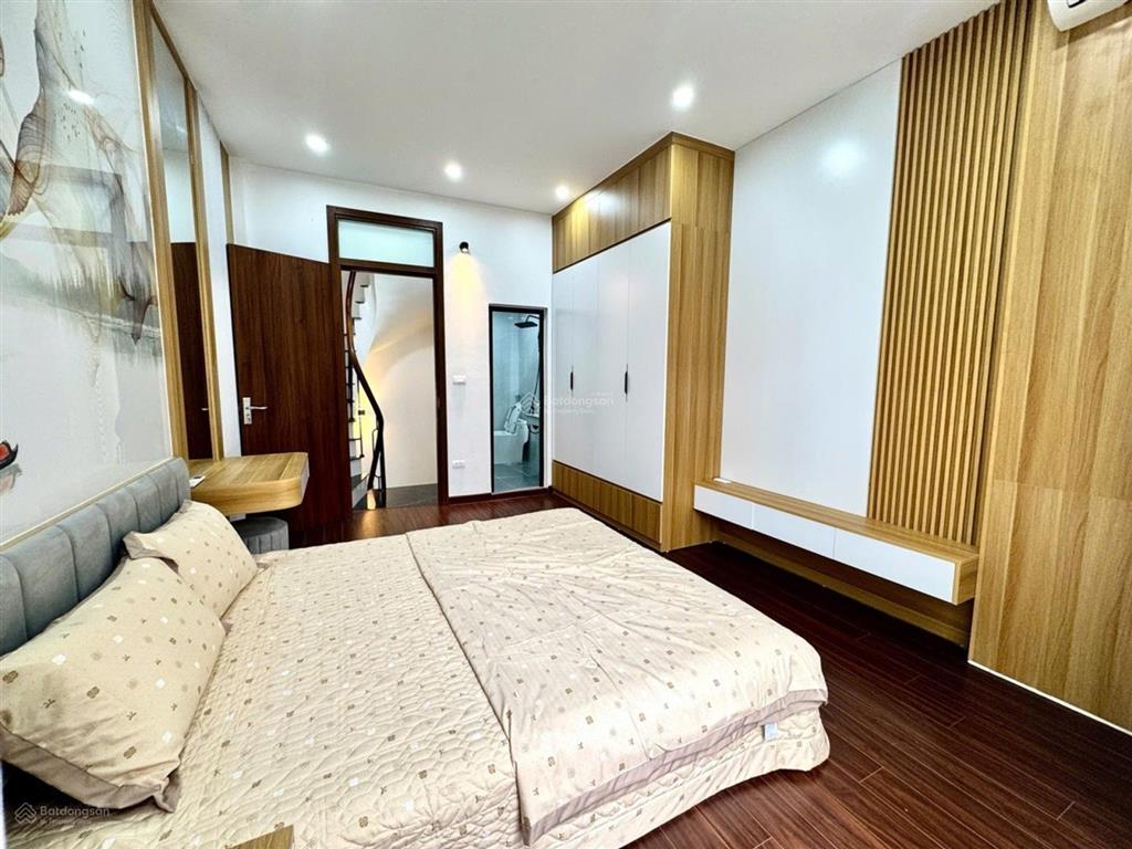 Bán nhà 4 tầng  lạc long quân, gần hồ tây