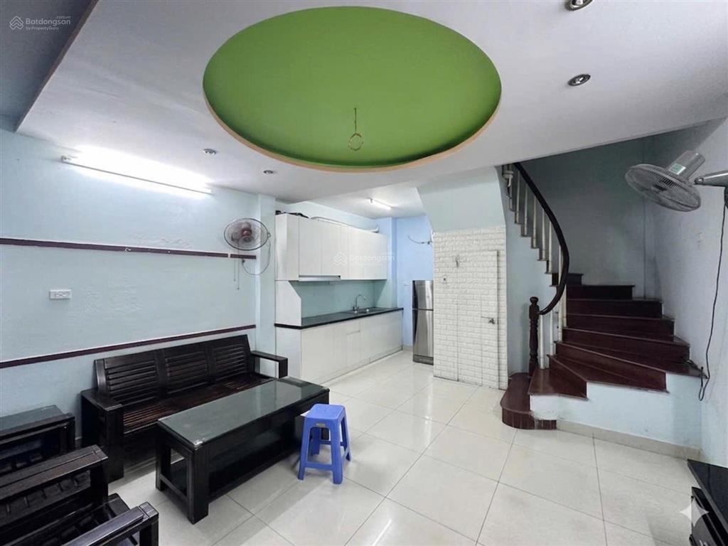 Bán nhà phố võng thị vị trí trung tâm, vài bước ra hồ tây