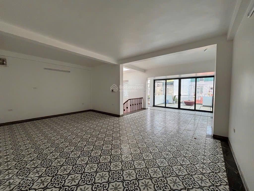 Nhà mới đẹp phú thượng diện tích rộng ô tô lùi tận cửa ô chờ thang máy, giá cực hợp lý