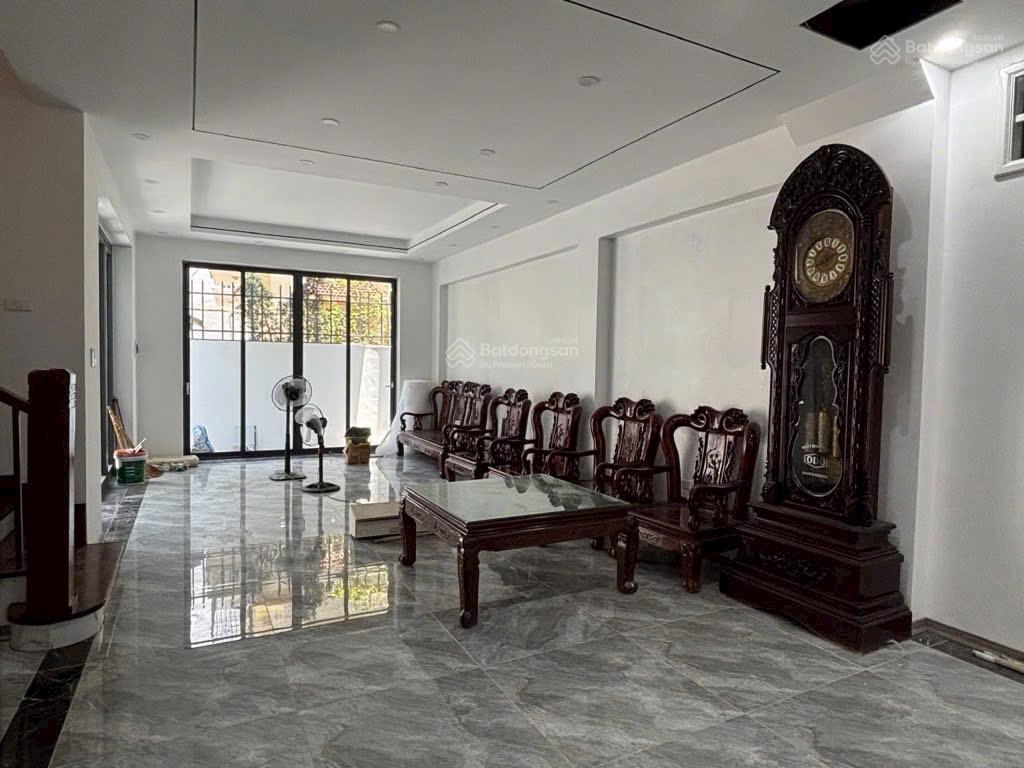 Nhà mới đẹp phú thượng diện tích rộng ô tô lùi tận cửa ô chờ thang máy, giá cực hợp lý