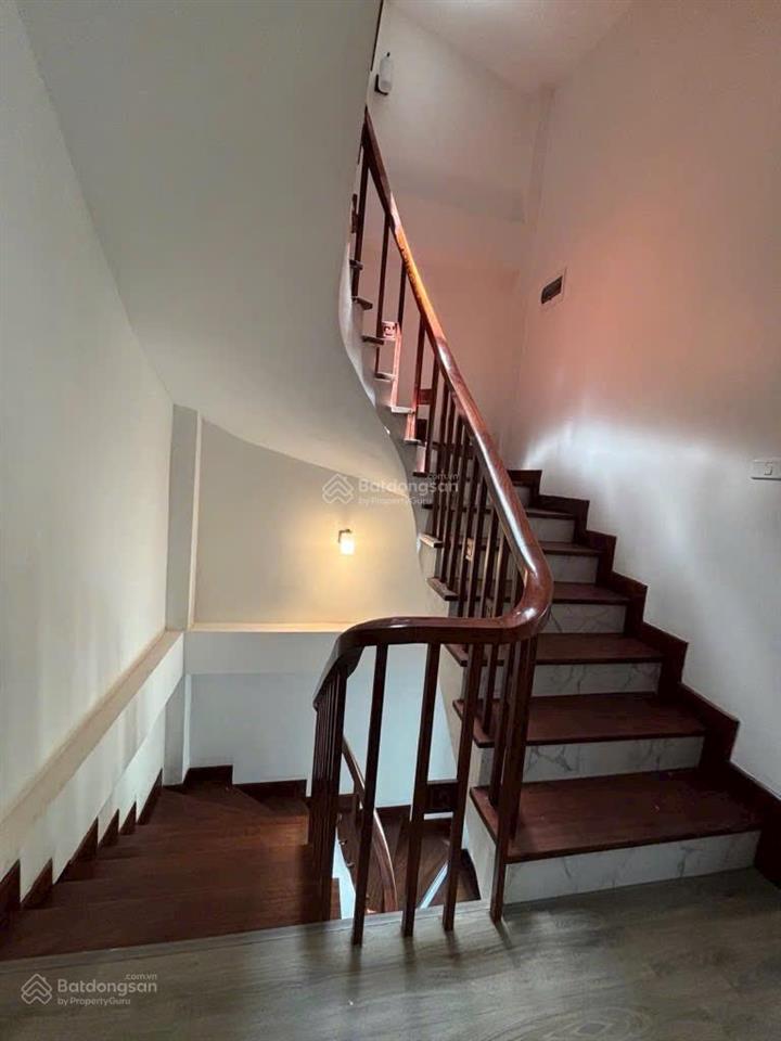 Nhà mới đẹp phú thượng diện tích rộng ô tô lùi tận cửa ô chờ thang máy, giá cực hợp lý