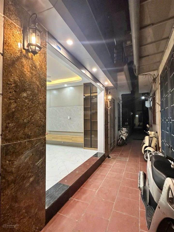 Nhà mới 5 tầng có thang máy ngõ rộng gần ô tô full nội thất