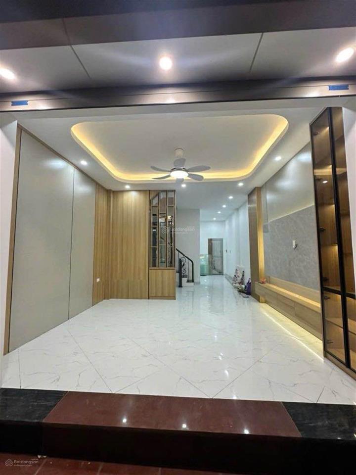 Nhà mới 5 tầng có thang máy ngõ rộng gần ô tô full nội thất