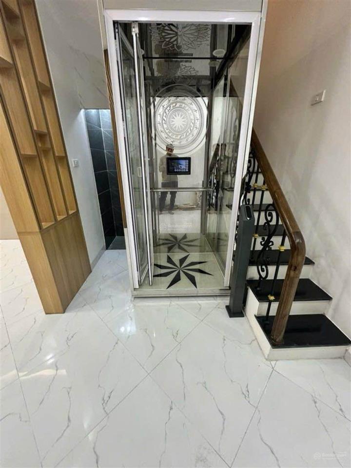 Nhà mới 5 tầng có thang máy ngõ rộng gần ô tô full nội thất