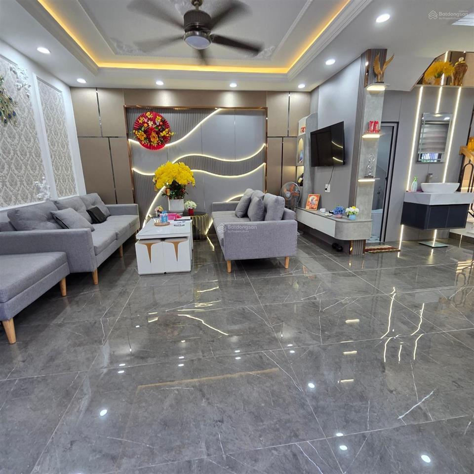 Phạm văn bạch  hẻm thông gần mặt tiền  52m2  3 tầng mới đẹp btct  nội thất đầy đủ, vào ở ngay