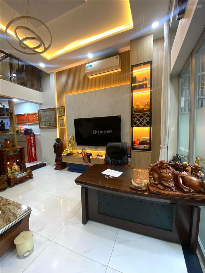 Trần thị trọng phường 15 tân bình  hxh có sân để xe  80m2 chỉ 8.39 tỷ thương lượng mạnh