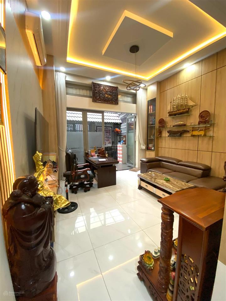Trần thị trọng phường 15 tân bình  hxh có sân để xe  80m2 chỉ 8.39 tỷ thương lượng mạnh