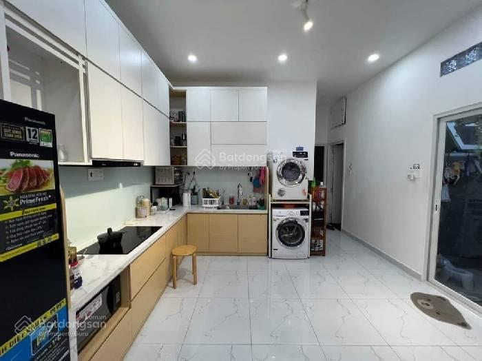 Ngang bề thế 5.4m  nở hậu  nguyễn sỹ sách  phường 15  tân bình  67m2 chỉ 6.1 tỷ thương lượng