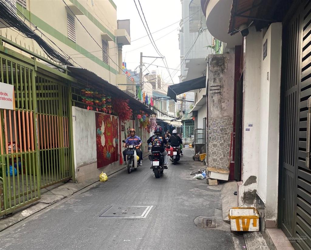 Nhà cấp 4, dtcn 139m2, ngang 4.5 nở hậu 5.5 dài 35m, đang cho thuê 6 phòng, dòng tiền 15tr/th