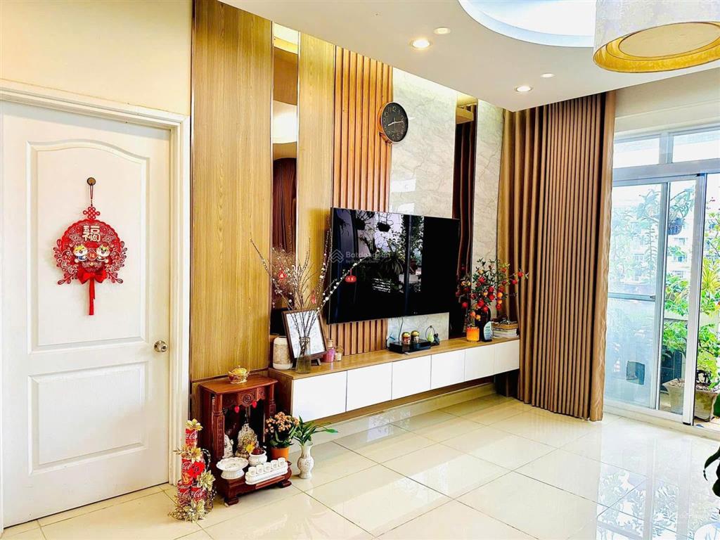 Cho thuê căn hộ cảnh viên 3 phú mỹ hưng.  0918 784 *** em hải