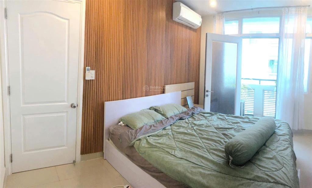 Cho thuê căn hộ cảnh viên 3 phú mỹ hưng.  0918 784 *** em hải