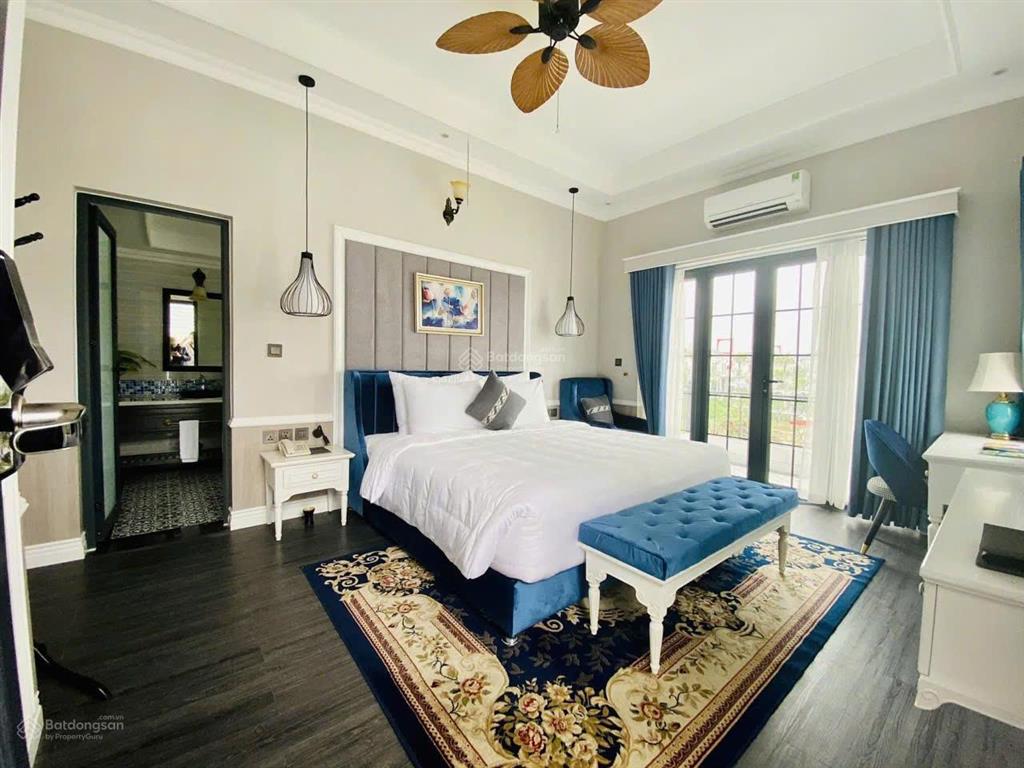 Biệt thự vườn vua 280m² full nội thất, view hồ sen, bể bơi riêng, 2pn, giá hơn 4 tỷ, đầu tư tốt