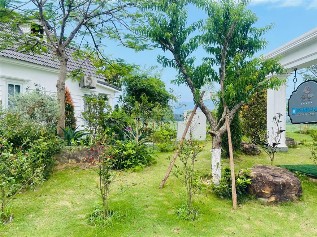 Biệt thự vườn vua 280m² full nội thất, view hồ sen, bể bơi riêng, 2pn, giá hơn 4 tỷ, đầu tư tốt