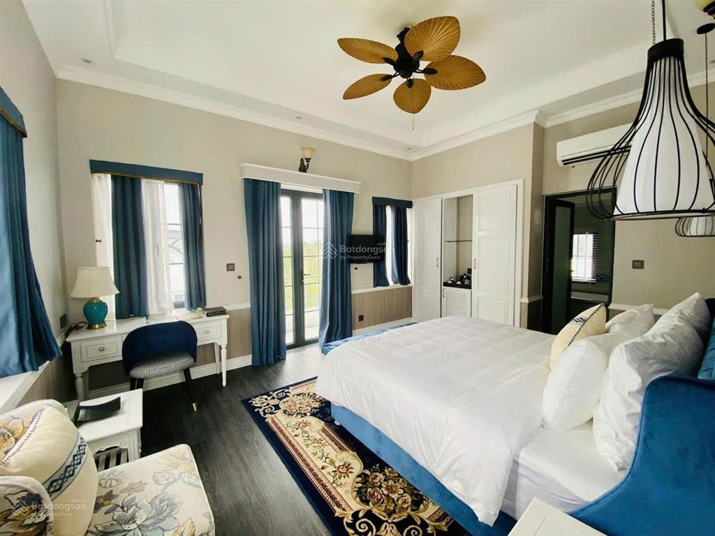 Biệt thự vườn vua 280m² full nội thất, view hồ sen, bể bơi riêng, 2pn, giá hơn 4 tỷ, đầu tư tốt