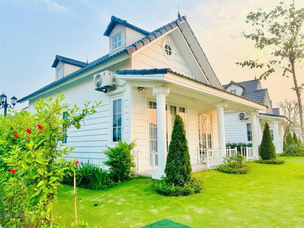 Biệt thự vườn vua 280m² full nội thất, view hồ sen, bể bơi riêng, 2pn, giá hơn 4 tỷ, đầu tư tốt