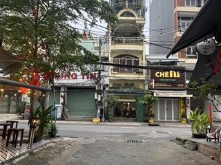 Nhà mặt tiền an ninh mát mẻ dân cư thân thiện đường lớn trung tâm qua nhiều quận